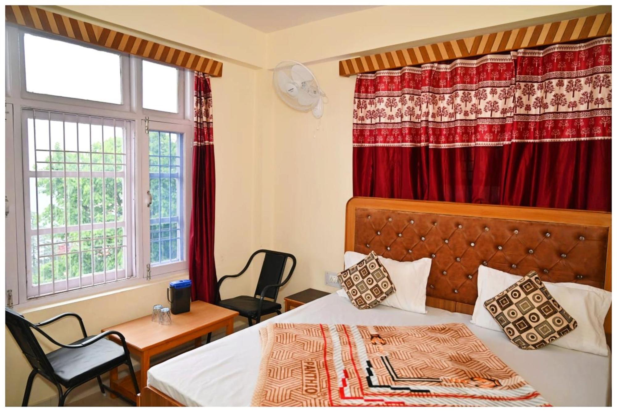 Simla Hotel K R I S H N A B - B Near Mall Road And Temple Exterior photo